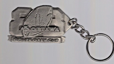 Vintage Grey Cup 1988 Ottawa CFL 80s Raised Logo Pewter Keychain Winnipeg BC Cover