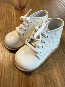 Josmo Baby Toddler White Walking Shoes Embossed Size 3.5 - Picture 1 of 10