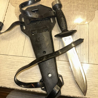 Vintage US Divers/agua-lung SCUBA Diving Knife Black w/Sheath & Straps - Image 1 of 4