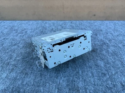 Infiniti QX30 2017-2019 OEM Am Fm Radio CD Jugador Receptor Montaje - Imagen 1 de 4