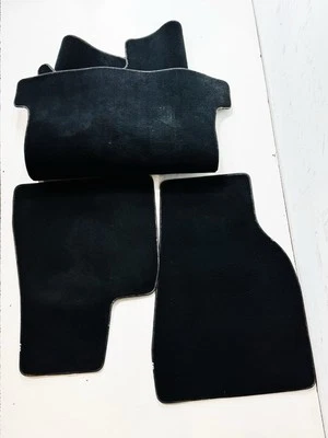 Alfombrillas negras 16-20 Tesla Model X Foto 1 de 4