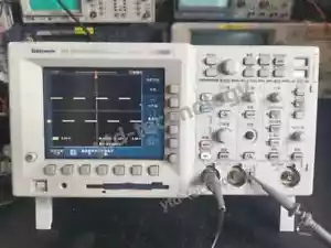 Tektronix TDS 3032B Digital Phosphor Oscilloscope 300MHz 2.5GS/S 2CH - Picture 1 of 5