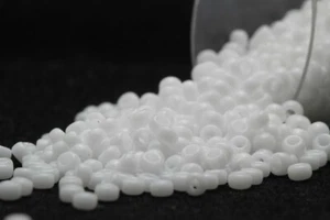 Miyuki Round Rocailles 11/0 Opaque White Seed Bead RR-402 - Picture 1 of 2