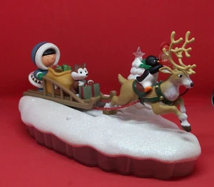 Hallmark 2015 Here Comes Frosty Friends - The World of Frosty Friends - Tabletop - Picture 1 of 15