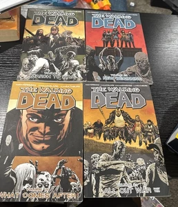 Lot Of 4 Walking Dead Volumes 18-19 & 21-22  - Picture 1 of 12