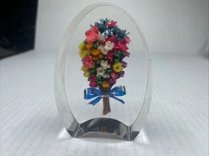 Vintage Plexiglas Harz Ei Form mit blauer Schleife & Trockenblumenstrauß bunt 3,75" - Bild 1 von 9