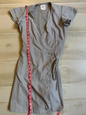 Harper Gris Rayas Vestido Envolvente Cuello en V Mangas Acampanadas Vestido Talla XXS Mujer Foto 1 de 4