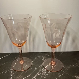 Set Of 4 Vintage Etched Pink Wine Glasses Floral Leaf Pattern - Picture 1 of 5