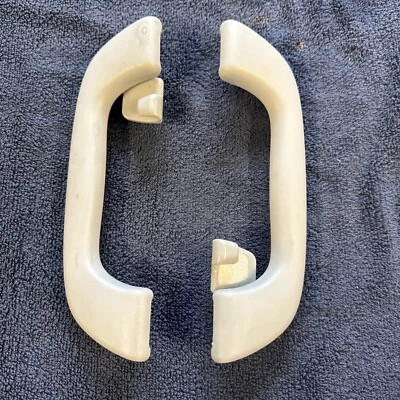 Manija de agarre de techo interior Mazda 6 Sport 2008 D350Ah201 trasera dos disponibles. Foto 1 de 3