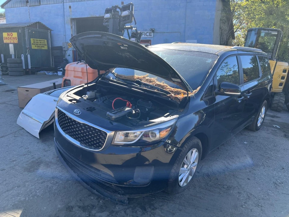 Fender KIA SEDONA Left 15 16 17 18 19 20 21 - Image 1 of 1