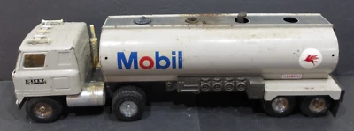 Camión cisterna de gasolina móvil Ertl Oil Company de colección semirremolque de acero prensado Foto 1 de 4