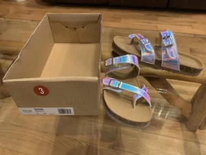 Steve Madden Girls Beached Irridescent Sandal Size 3 New With Box Holographic - Picture 1 of 4