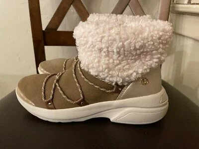 ✅Bzees Beige w/ Faux Sherpa Fur Ankle Boot Zip Women 6 M Crisscross String Decor - Image 1 of 4