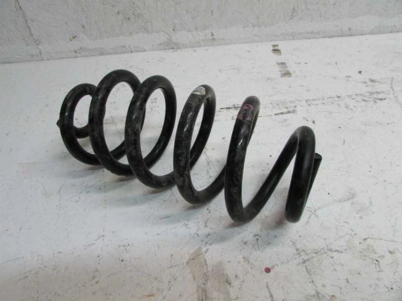 Amortiguador de resorte helicoidal suspensión trasera Nissan Rogue 2015-2019 tracción delantera  Foto 1 de 4