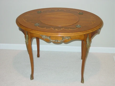 Antique French Louis XV Style Oval Inlaid Accent Table w/ Ormolu Mountings Cover