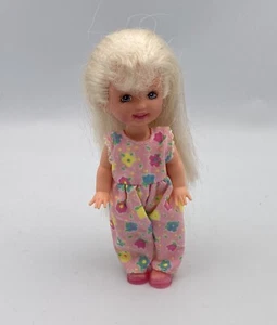 Mattel KELLY DOLL Rubio Ojos Azules Rosa Floral Jersey Rosa Zapatos De Colección 1994 - Imagen 1 de 3