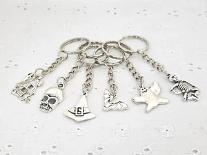6 HALLOWEEN KEYRINGS TRICK OR TREAT SPOOKY PARTY PRIZE FAVORS PARTY BAG GIFT - Picture 1 of 4