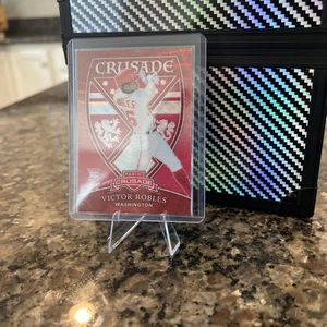 2018 Panini Chronicles - Crusade Victor Robles #16 Ruby Wave Prizm /199 (RC) - Bild 1 von 5