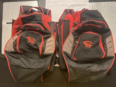 Mochila de beisebol de softbol DeMarini Voodoo vermelha e preta - DUAS BOLSAS DE LEITURA - Imagem 1 de 4