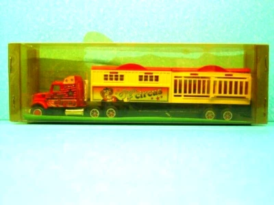 HO Scale Majorette Circus Semi Pulling Animal Cage Trailer with Animals Inside - Image 1 of 4