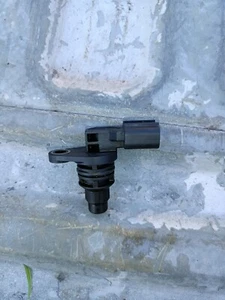 OEM Camshaft Position Sensor From 2008 Ford Focus  2.0 6M8G12K073BA - Picture 1 of 5