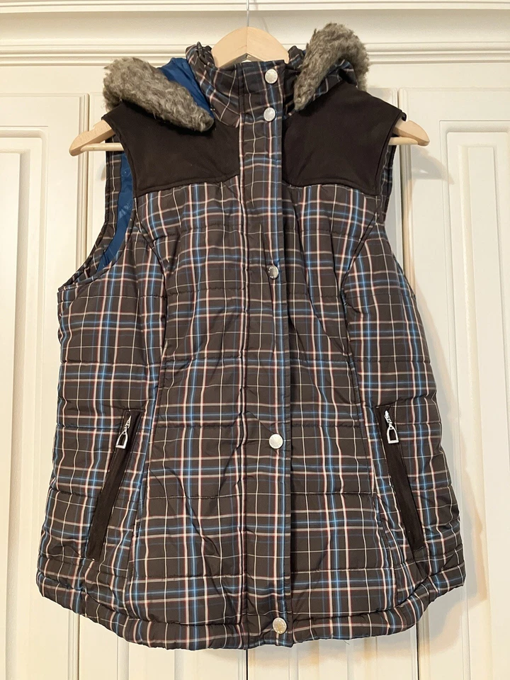 Colete xadrez com capuz de pele sintética ARIAT tamanho grande - Imagem 1 de 4