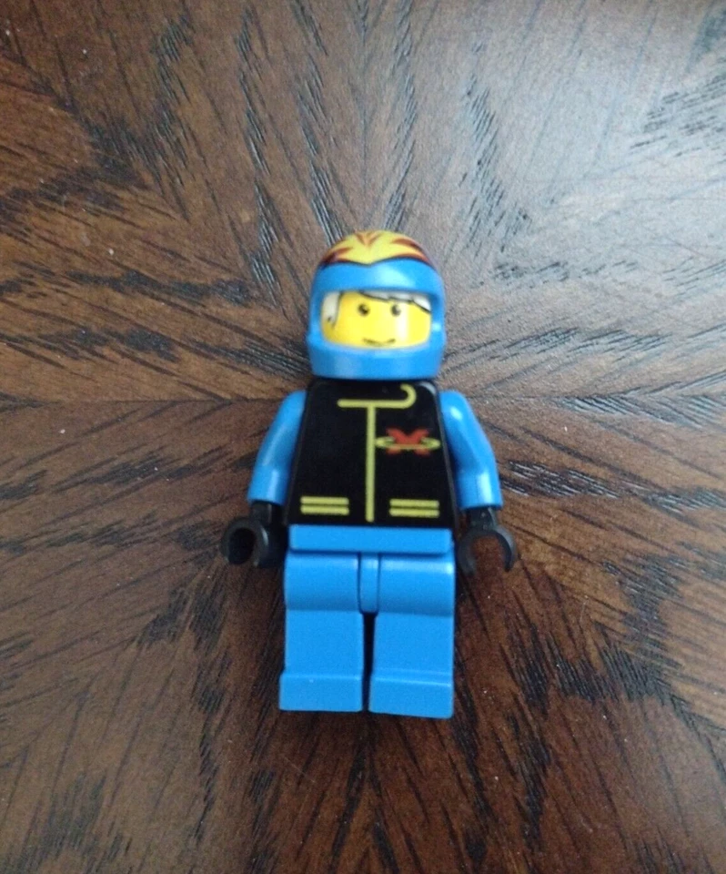 Rare LEGO 1998-99 Extreme Team Blue Helmet flames EXT001 - Image 1 of 4