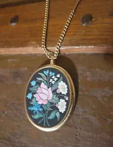 Vintage signed avon 26" Gold Tone Chain Necklace With Floral Pendant - Picture 1 of 4