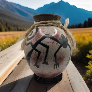 Signed Chulucanas Peruvian Terra Cotta Art Pottery Vase ARTIST:  E. Moncada 2001 - Picture 1 of 14