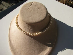 VTG.BEAUTIFUL CLASSIC  MARVELLA 1 STRAND GLASS PEARLS CREAMY COLOR BEAD NECKLACE - Picture 1 of 5