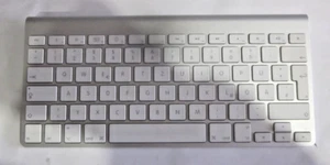 Apple Magic Keyboard A1314, QWERTZ Bluetooth Weiß Wireless Sehr Gut - Bild 1 von 2
