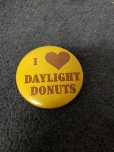 VINTAGE  I Love Daylight Donuts Kansas Pinback Button 2 1/4" - Picture 1 of 2