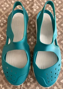 CROCS "Swiftwater Wave" - Mujer Talla 9 - Puntera Cerrada, Eslinga Trasera, Planos, Zapato - Imagen 1 de 7