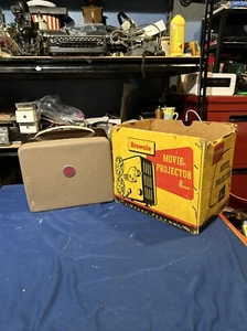Proiettore cinematografico vintage Kodak Brownie 8mm n. 196 con custodia originale testata - Foto 1 di 10