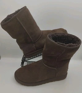 UGG Women's Brown Short Boots - Size 6.5 - Classic Style - Good Condition - Picture 1 of 7