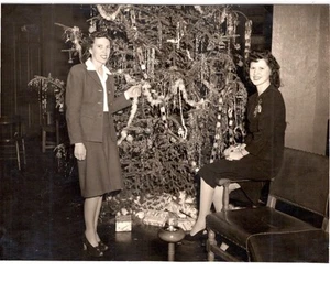 1940's USO CHRISTMAS TREE VINTAGE ORNAMENTS LG PHOTO ARDSLEY EAST GREENWICH RI - Picture 1 of 2
