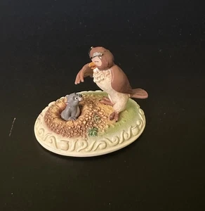 Disney Showcase Excavation Experts Story Time Olszewski OSDC75 Eule Gopher LESEN - Bild 1 von 8
