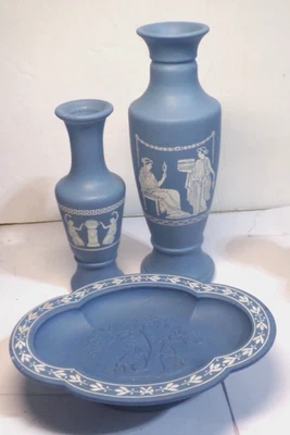 Jarrón vintage de 3 botellas y jabonera AVON AVONSHIRE azul blanco Foto 1 de 4