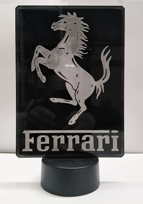 NEW LAMPADA  LED  7 colori LOGO FERRARI Telecomando multicolor Gadget da tavolo - Immagine 1 di 4
