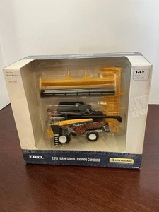 Ertl 1/64 Scale 2013 Farm Show New Holland CR9090 Combine NIB - Picture 1 of 6