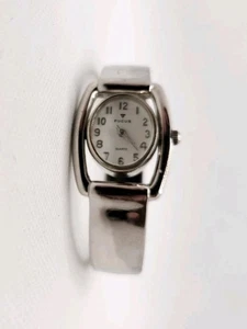 Reloj Brazalete Mujer Focus Tono Plateado Reversible Cuarzo Analógico Fácil de Leer - Imagen 1 de 10