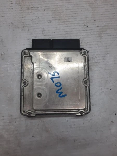 Módulo de control electrónico Volkswagen Jetta 2011-2012 2,0 L PN-03L906019HH OEM Foto 1 de 4