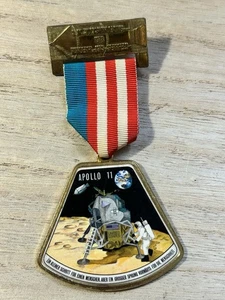Medalla Cinta Vintage Alemana Apolo 11 NASA 1978 3 Int. migración popular - Imagen 1 de 5