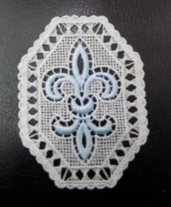 INSERTO PIZZO MACRAME' ECRU' E AZZURR GIGLIO CENTRINO TENDA INTAGLIO DECORAZIONE - Picture 1 of 1