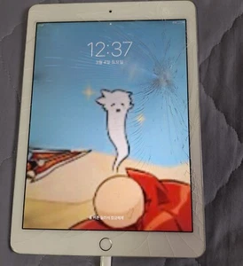 *Parts* Apple iPad Air 2 A1566 64GB wifi Space 9.7" screen Tablet CRACKED GLASS - Picture 1 of 17