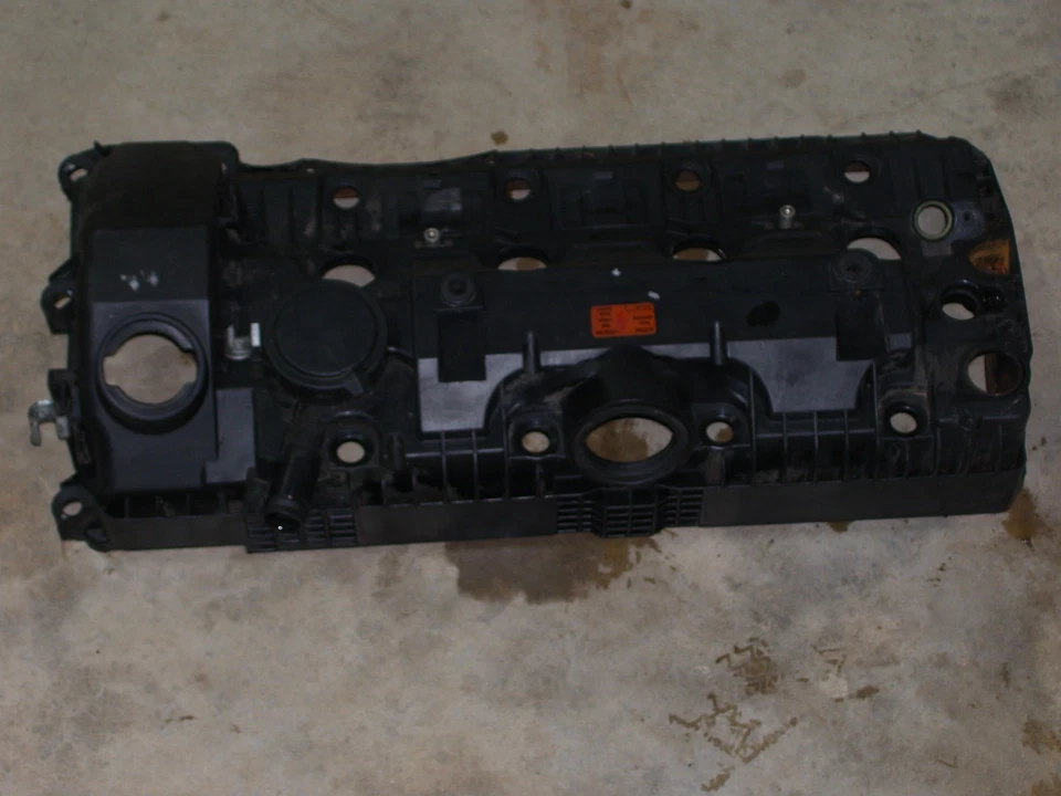 OEM 2002 BMW 745i front right engine valve cylinder head cover #2004022500481 - Image 1 of 4