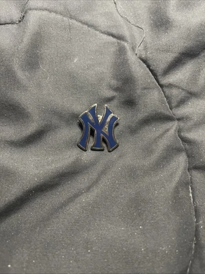 High Quality Enamel Lapel Logo Pin -  New York Yankees - Image 1 of 4