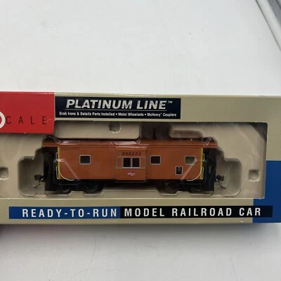 WALTHERS 932-7621 PLATINUM LINE MILWAUKEE ROAD BAY WINDOW CABOOSE #992222 IN BOX - Image 1 of 4