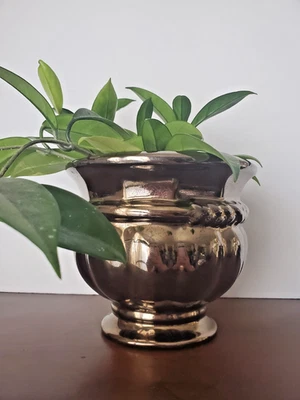 Jarrón de bronce metálico con patas para maceta de cerámica Haeger vintage Foto 1 de 4