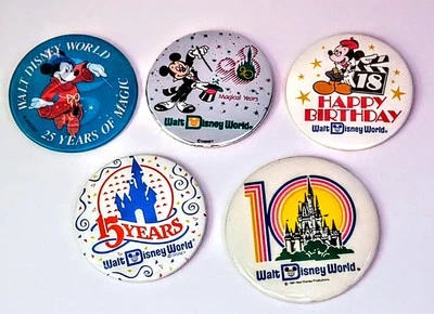 Botones de celebración vintage de aniversario/cumpleaños de Walt Disney World *Juego de 5* Foto 1 de 2